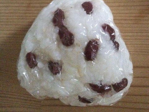 小豆ピーナッツ入りおにぎり♪ ੈ✩‧₊˚*